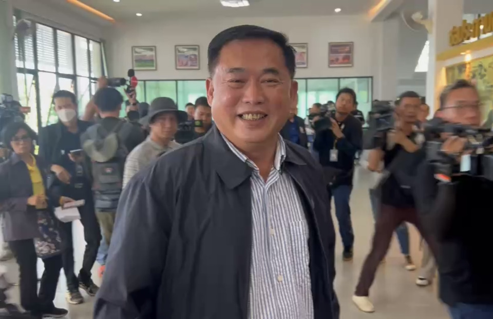 “อนุชา” โผล่ต้อนรับ “อนุทิน” ลงพื้นที่ชัยนาท ปัดย้ายซบ ภท. บอกยังมีเวลาตัดสินใจ ขอดูสถานการณ์บ้านเมืองก่อน