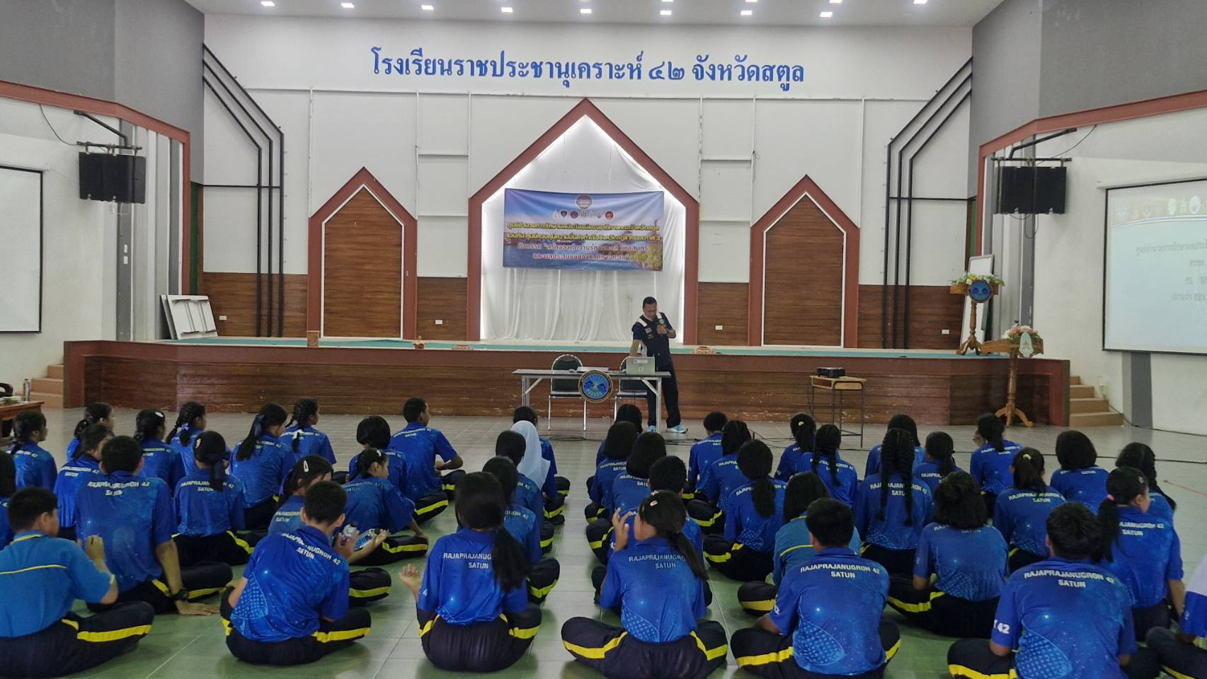 ศรชล.สตูลจัดกิจกรรมสร้างความรู้ทางทะเลปลูกฝังเยาวชนอนุรักษ์ทรัพยากรชายฝั่ง