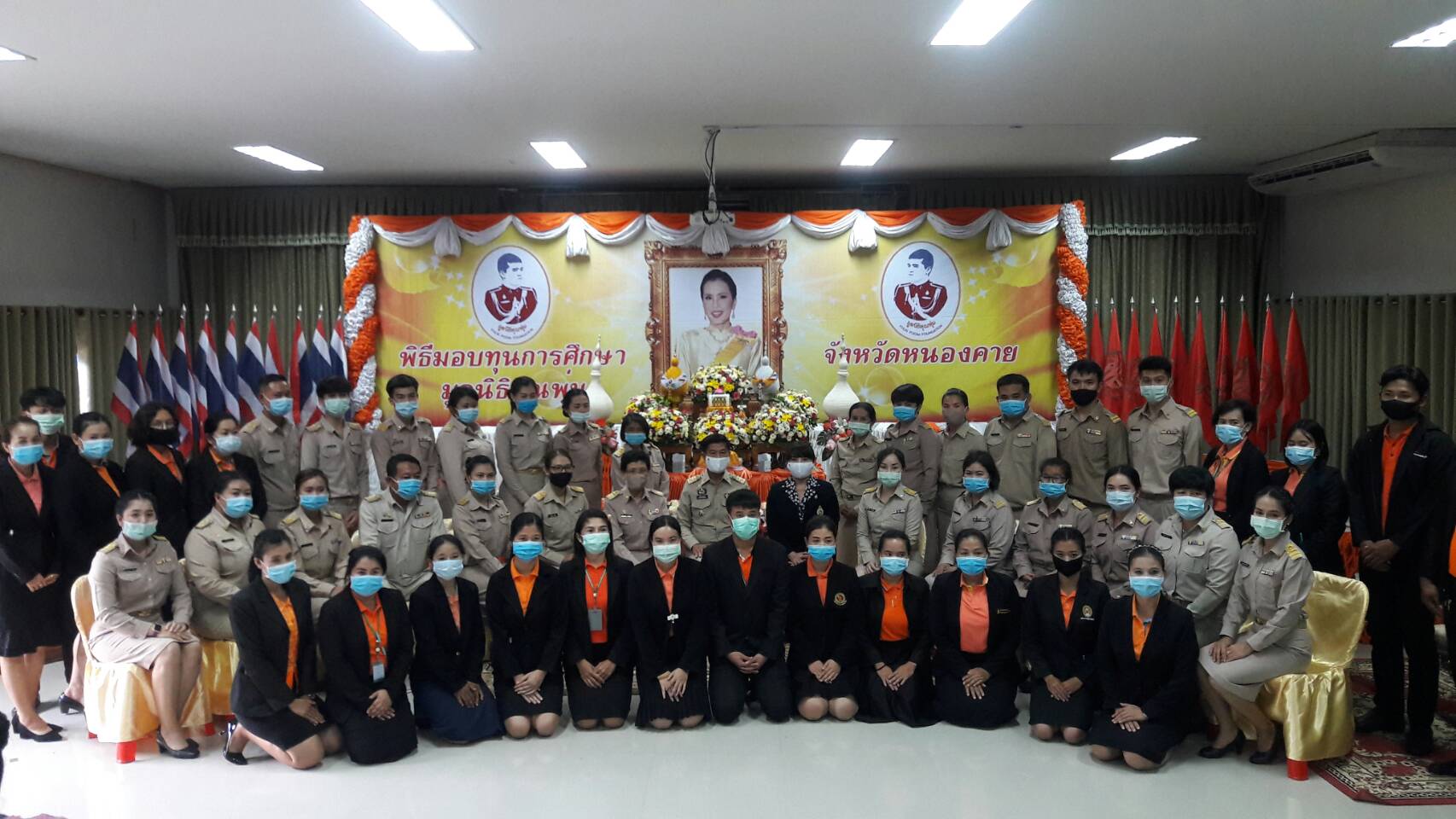 ผู้ว่าฯ หนองคาย เป็นผู้แทนพระองค์ มอบทุนสนับสนุนการศึกษาแก่เด็กออทิสติกและเด็กพิการในมูลนิธิคุณพุ่ม