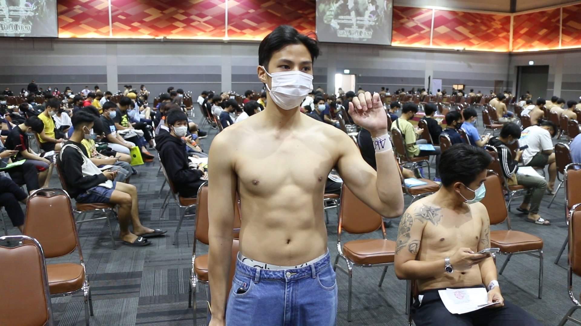 "แบงค์ ฮอร์โมน" เสียดายไม่ได้ลุ้นจับใบดำ ใบแดง ป่วยกระดูกหลังคด ผ่าตัดศีรษะ 