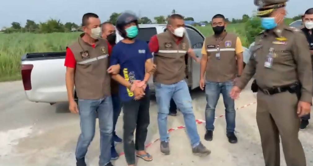 ตร.กว่า 30 นาย คุมตัวมือปืนกราดยิง ตาย 2 สาหัส 1 หวั่นถูกรุมประชาทัณฑ์ 