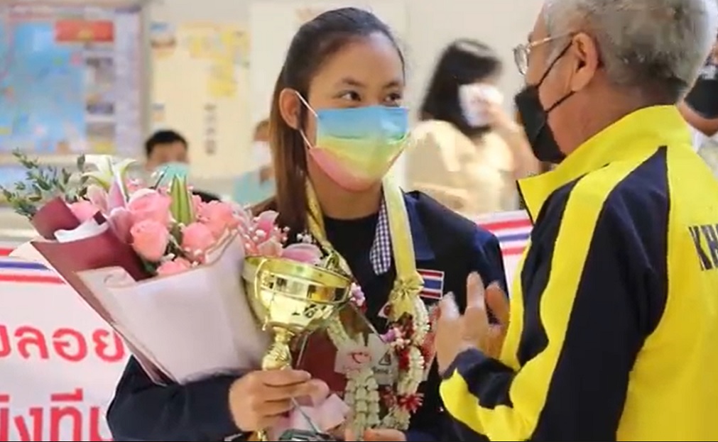 ชาวขอนแก่นต้อนรับ “พลอยชมพู”แชมป์โลก  สนุกเกอร์หญิง รุ่น U21 อย่างอบอุ่น 