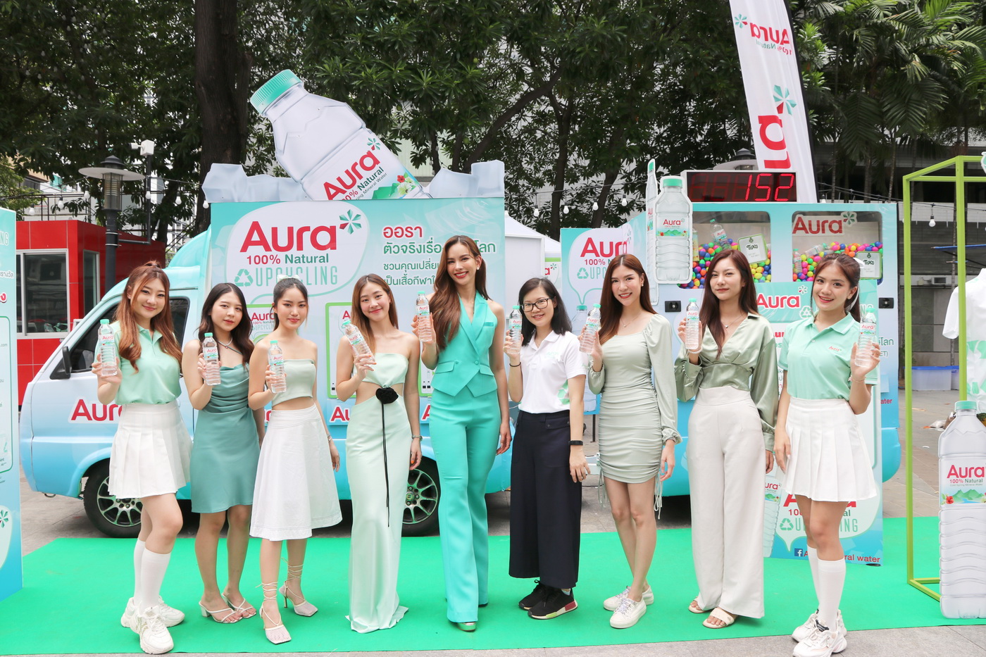 คาราวานออราตัวจริงเรื่องรักษ์โลก ชวนชาวสีลมและอโศกแปลงร่างขวดสู่เสื้อกีฬากับโครงการ Aura Upcycling