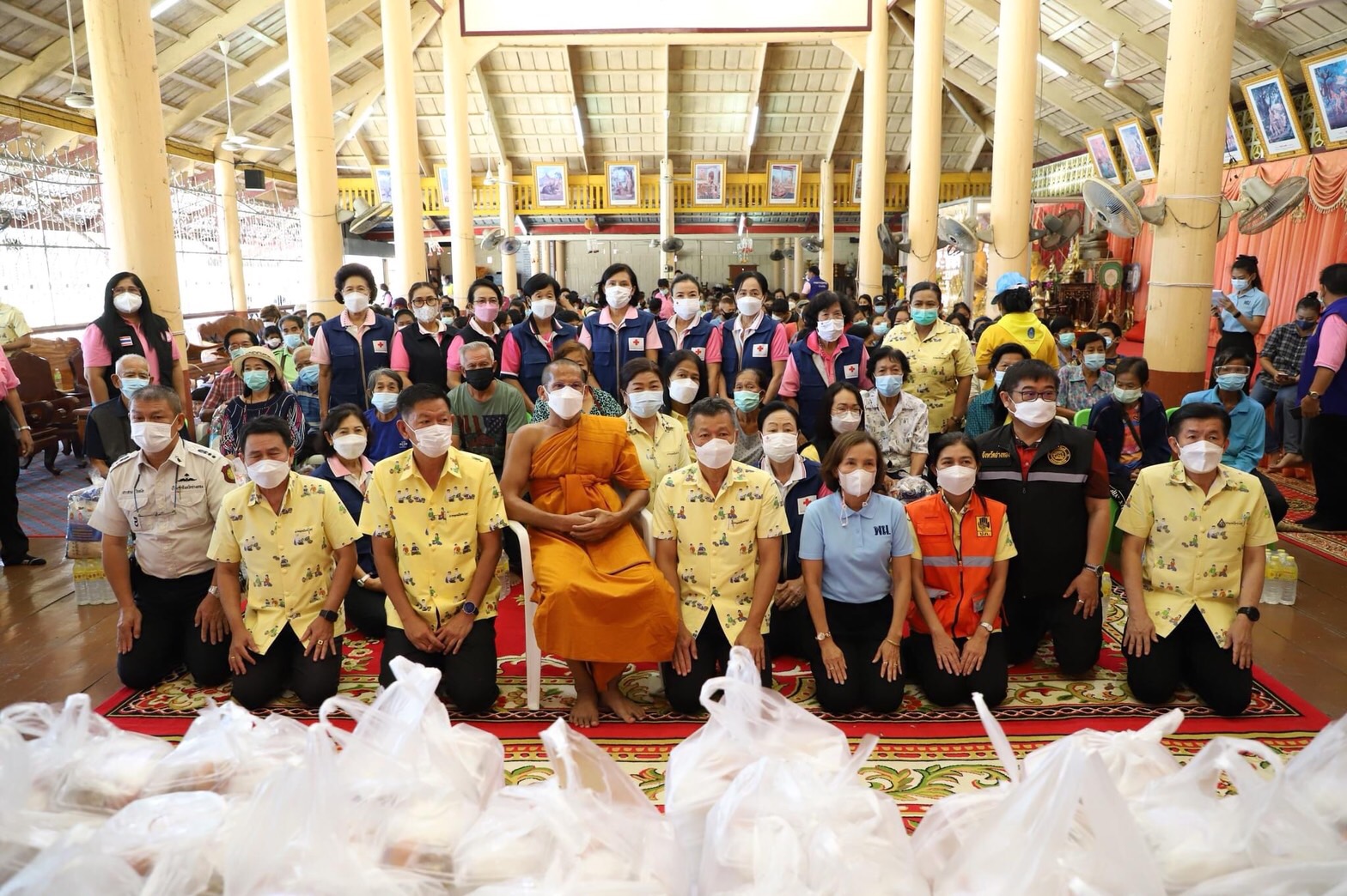 ผู้ว่าฯอ่างทอง เป็นประธานเปิด 'ครัวพลังบวร' ประกอบอาหารเลี้ยงประชาชนผู้ประสบอุทกภัยในพื้นที่ตำบลจระเข้ร้อง-ไชยภูมิ 