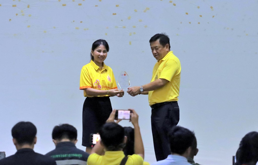 อบจ.อุดรธานี รับโล่ประกาศเกียรติคุณ ผู้มีผลงานดีเด่นเป็นประจักษ์ด้านแก้ปัญหายาเสพติดในสถานศึกษา