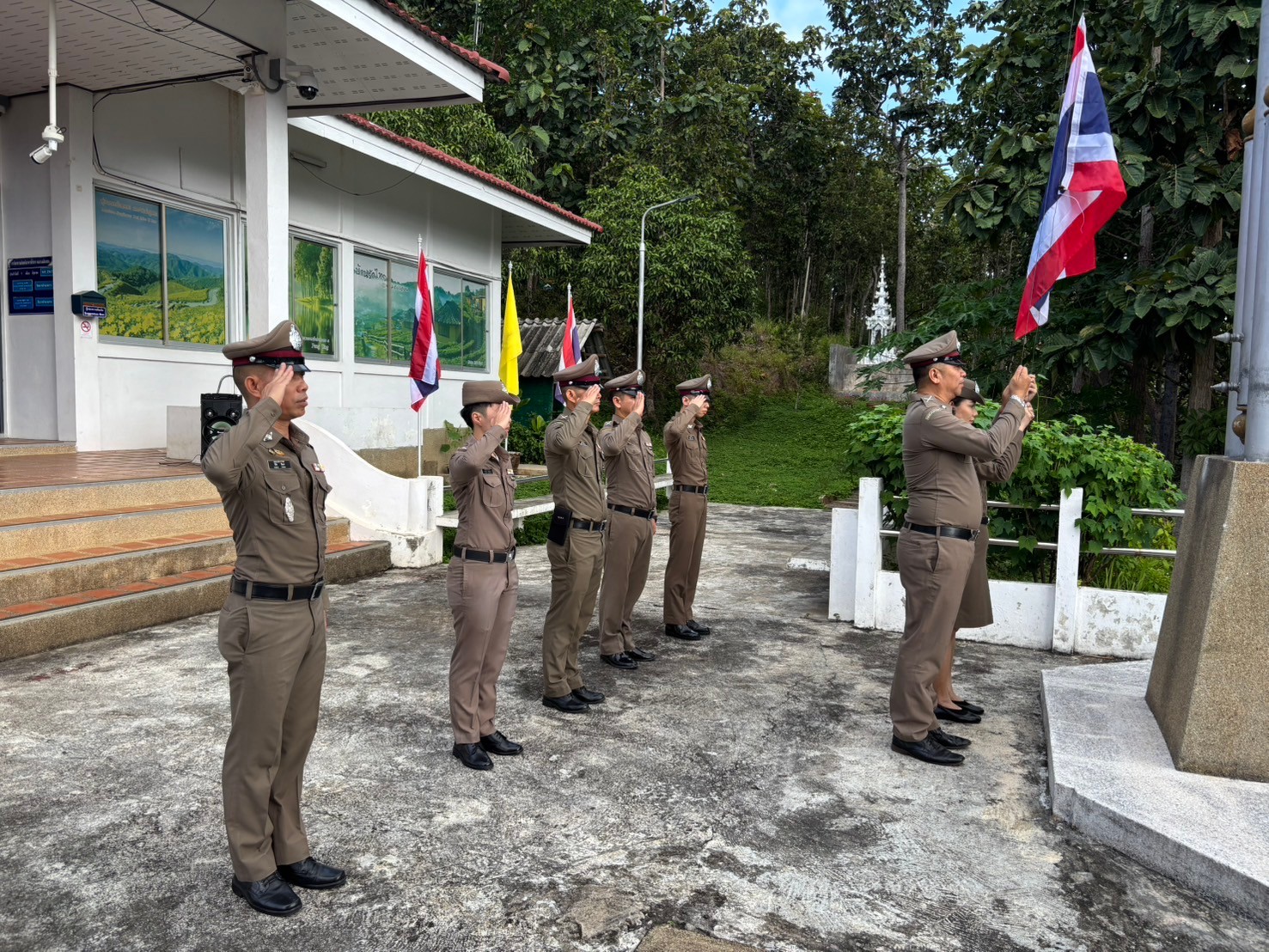 ตรวจคนเข้าเมืองจังหวัดแม่ฮ่องสอนจัดกิจกรรมเนื่องใน"วันตำรวจ" ประจำปี 2567 