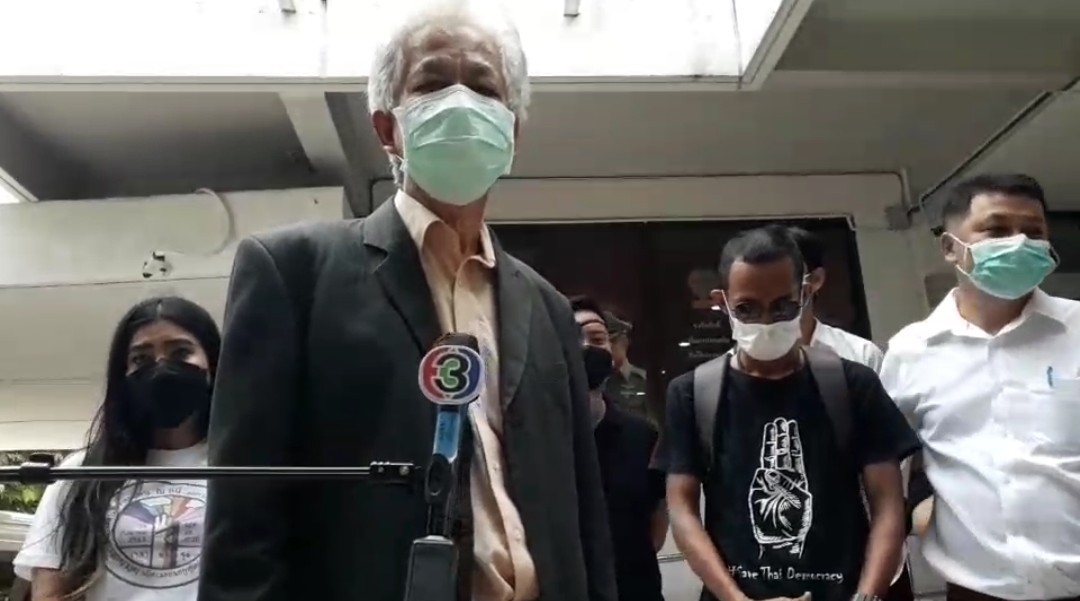 กลุ่มไทยไม่ทนและทะลุฟ้าพบพนักงานสอบสวน สน.นางเลิ้ง ปฎิเสธทุกข้อหา 