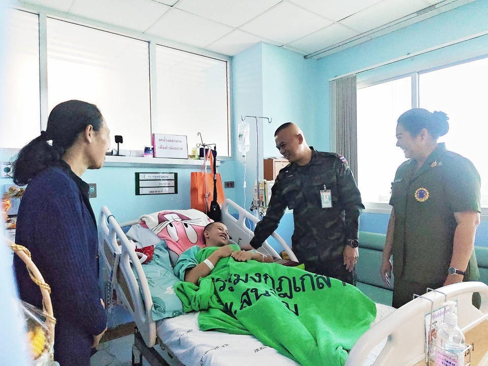 ผบ.ฉก.ร.29 เยี่ยมทหารบาดเจ็บชายแดนไทย–กัมพูชา สร้างขวัญกำลังใจ