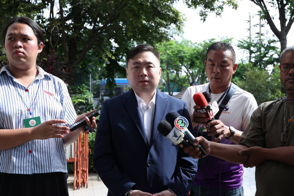 “สามารถ” ลั่นบริสุทธิ์ มั่นใจชนะคดีฟอกเงินดิไอคอน แม่สวมชุดขาวขึ้นศาล เผยดูดวงแล้วชนะ