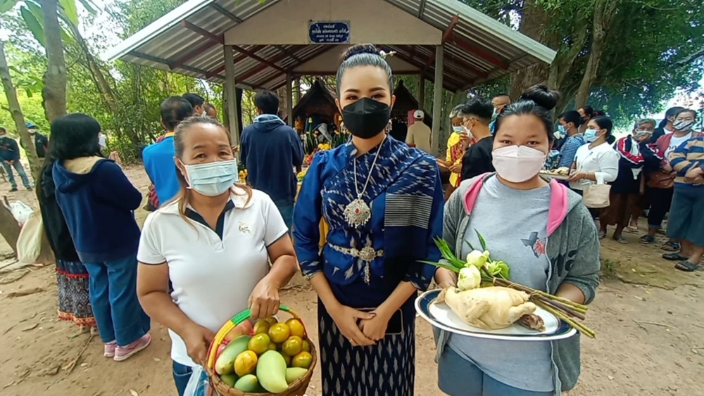 ชาวโพนทอง บูชา "เจ้าปู่กุดเป่ง" ก่อนฤดูทำนา ทำนายปีนี้ฟ้าฝนจะดี