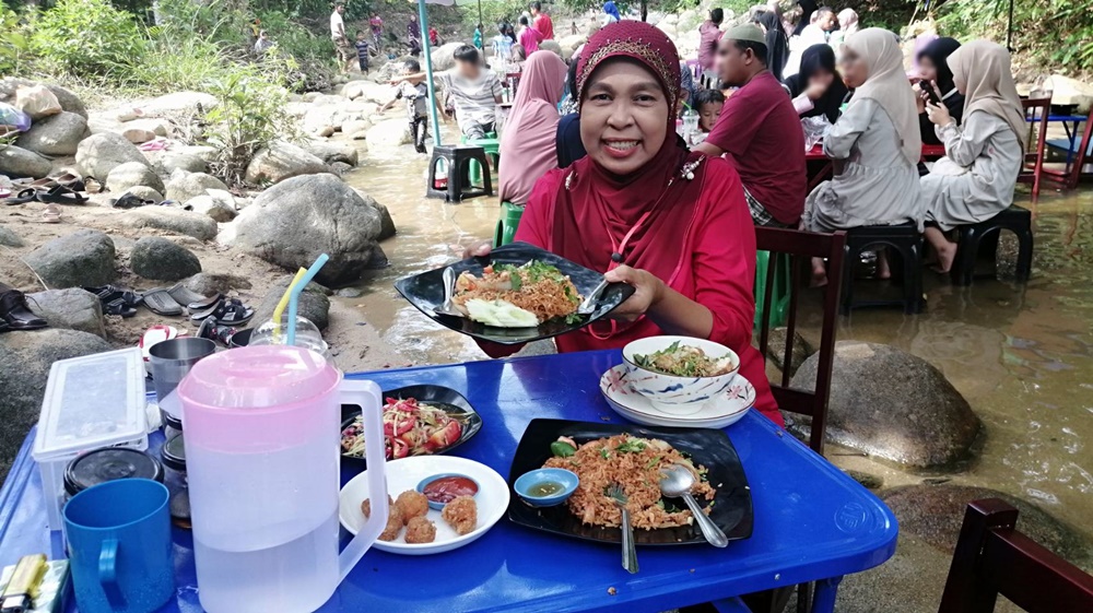 แชร์สนั่นหนีร้อน ไปกินเตี๋ยวแช่เท้า "ร้านก๋วยเตี๋ยวบาตูฮาปา" เตี๋ยวร้อน เท้าเย็น @นราธิวาส