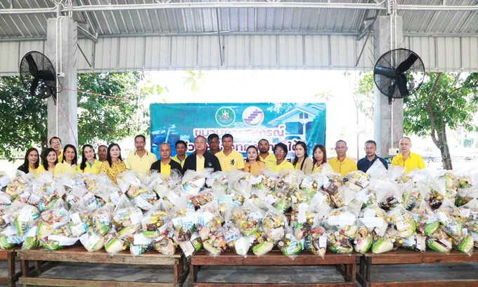 ผู้ตรวจฯ กสส. พร้อมสกจ.พัทลุง เดินสายมอบถุงยังชีพ ช่วยสมาชิกสหกรณ์ประสบภัยน้ำท่วม