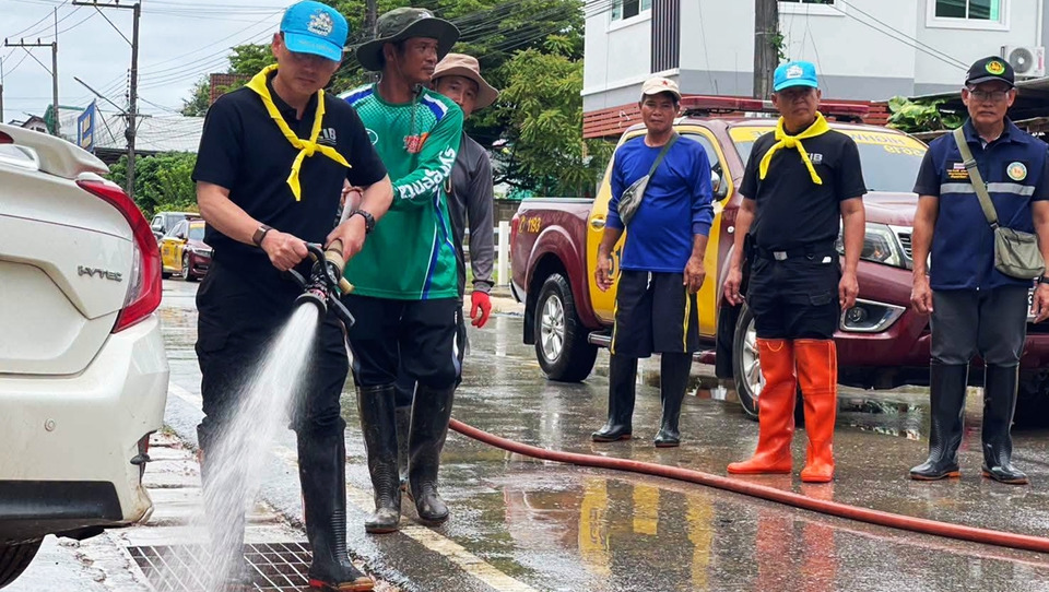 ตำรวจทางหลวงระดมกำลังช่วยน้ำท่วมน่าน ตั้งโรงครัว-ฟื้นฟูบ้านเรือน เร่งดูแลเส้นทาง