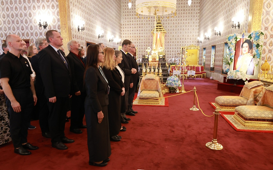 คณะสถานเอกอัครราชทูตออสเตรีย ถวายความอาลัยพระบรมศพสมเด็จพระบรมราชชนนีพันปีหลวง