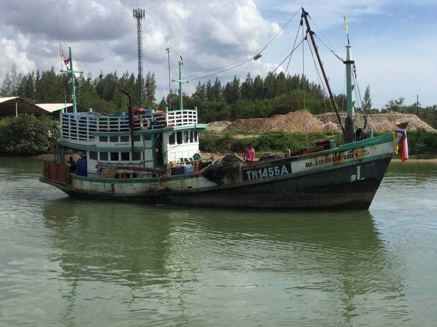 "เจ้าท่า" แจ้งระวังเดินเรือหลังเรือประมง พ.เทพปราณี 1 เจอคลื่นแรง จมห่างชายฝั่ง อ.ปากพนัง นครศรีธรรมราช