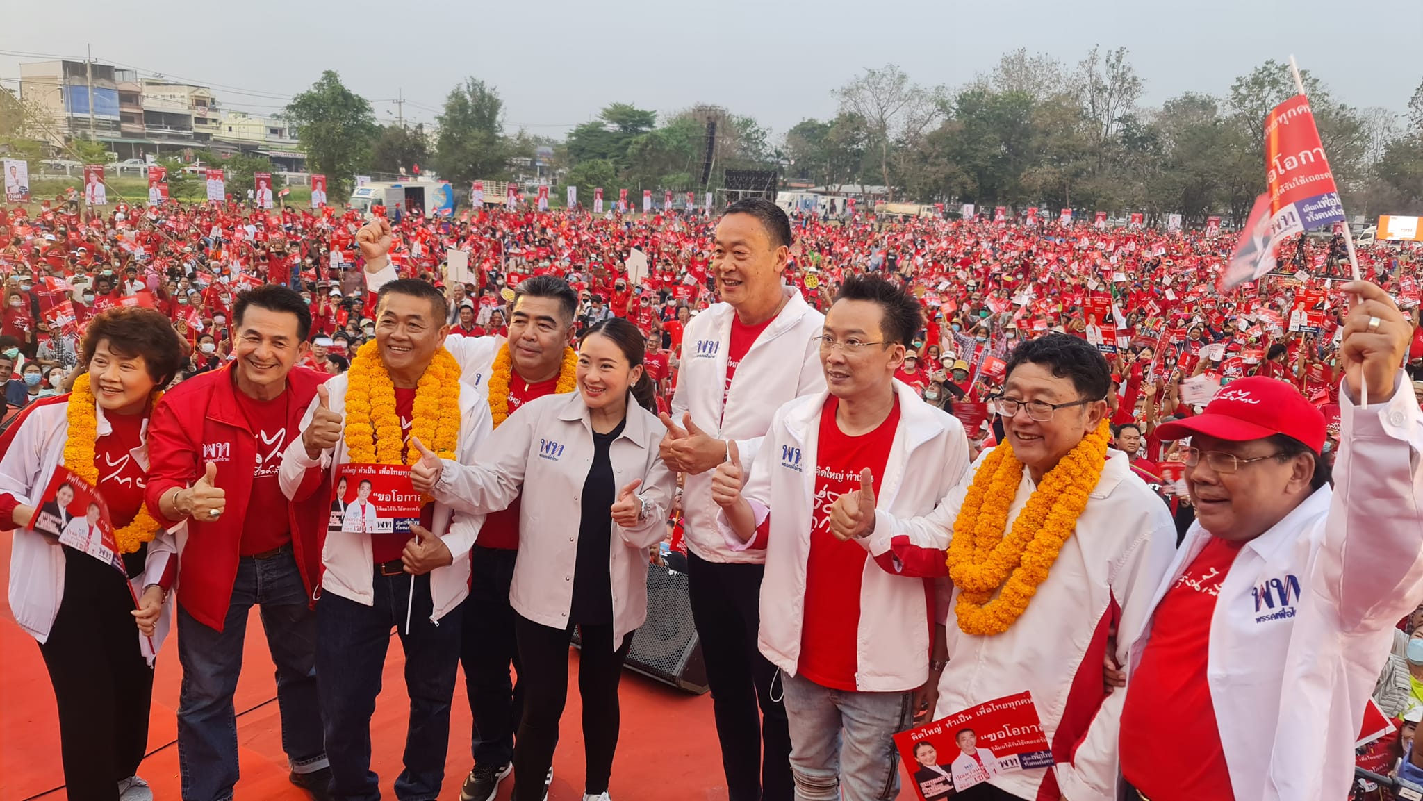 พท.บุกเมืองชาละวัน "คนเสื้อแดง" ส่งเสียงเชียร์แลนสไลด์ยึดเก้าอี้ส.ส.ทั้ง 3 เขต