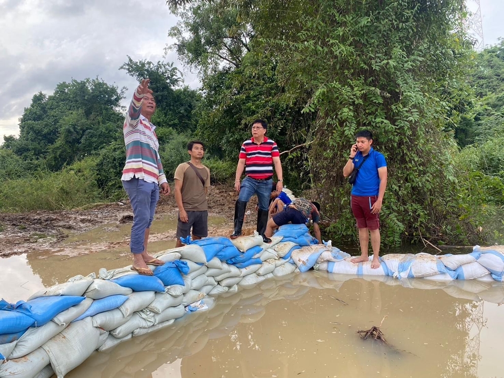 ชป.อุบลฯ รุกตั้งเครื่องสูบน้ำชุมชนพื้นที่ลุ่มต่ำริมน้ำ หลังฝนตกหนัก