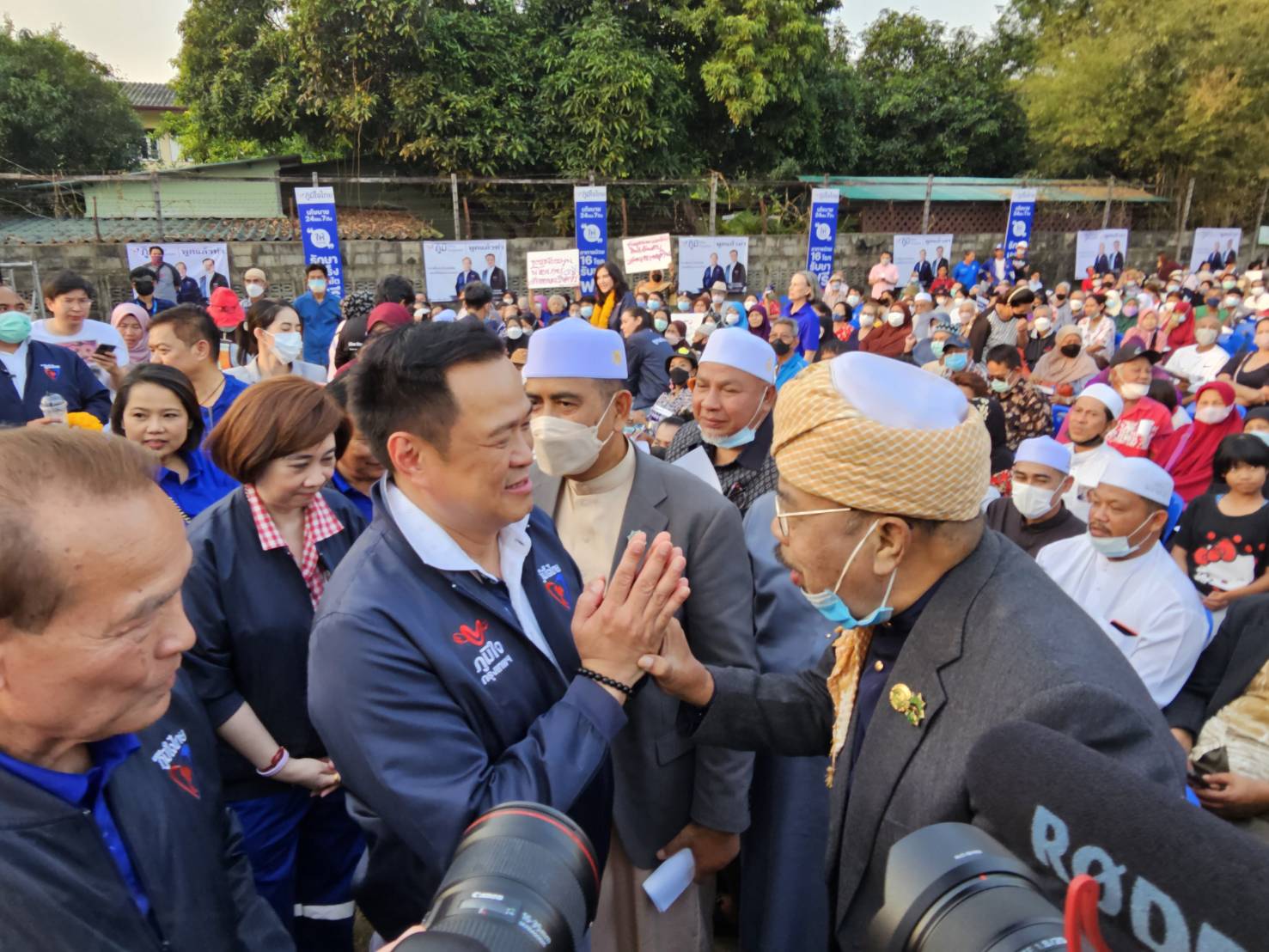 “อนุทิน”ลงพื้นที่เขตสวนหลวง อ้อนขอคะแนนเกิน 100 พร้อมชูพัฒนาชุมชนแออัด ยกระดับคุณภาพชีวิต