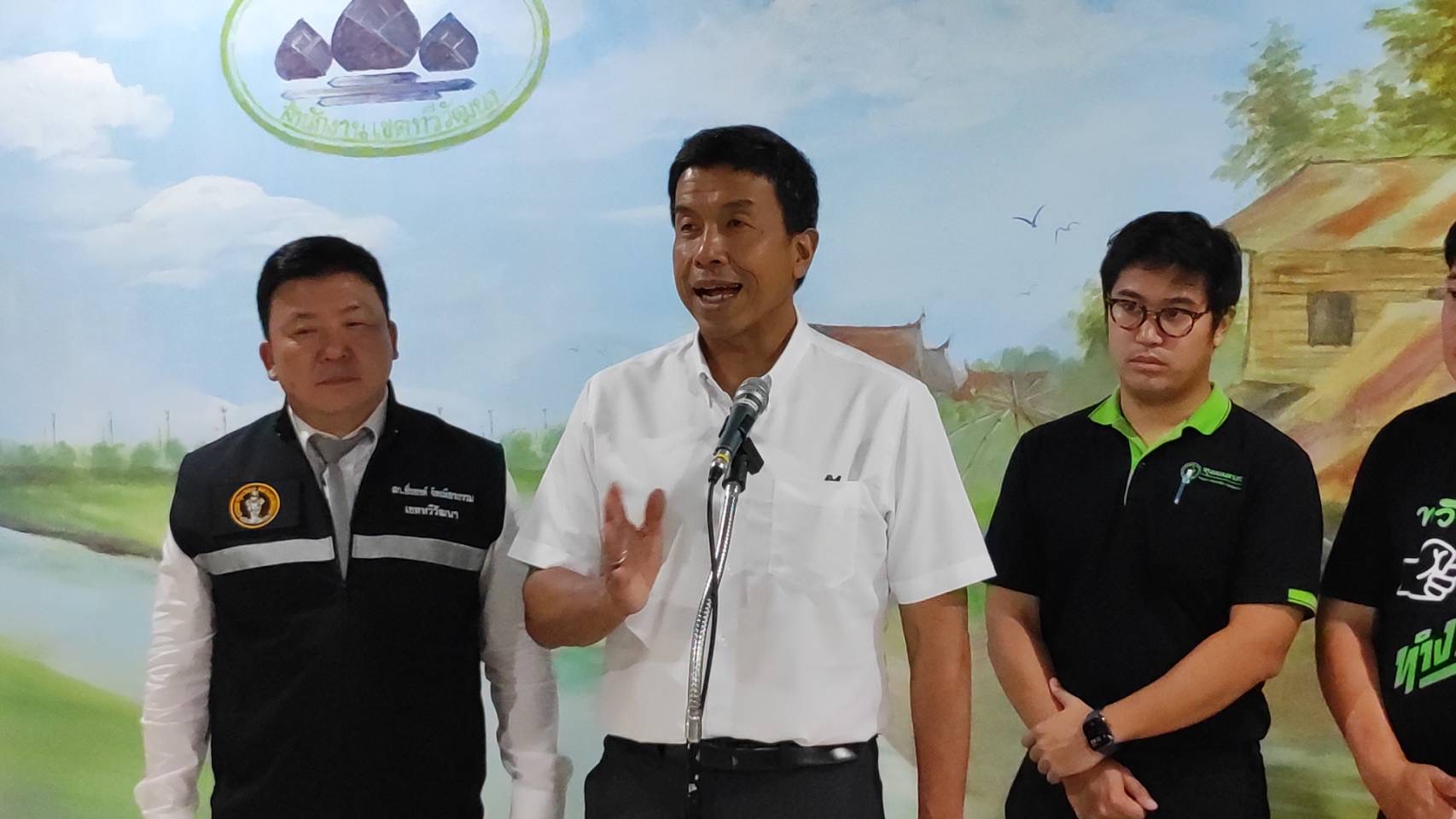 “ชัชชาติ” ชี้เรื่อง PM2.5 หลายหน่วยงานต้องช่วยแก้ วอนรัฐสนับสนุนเครื่องอัดฟางลดการเผา