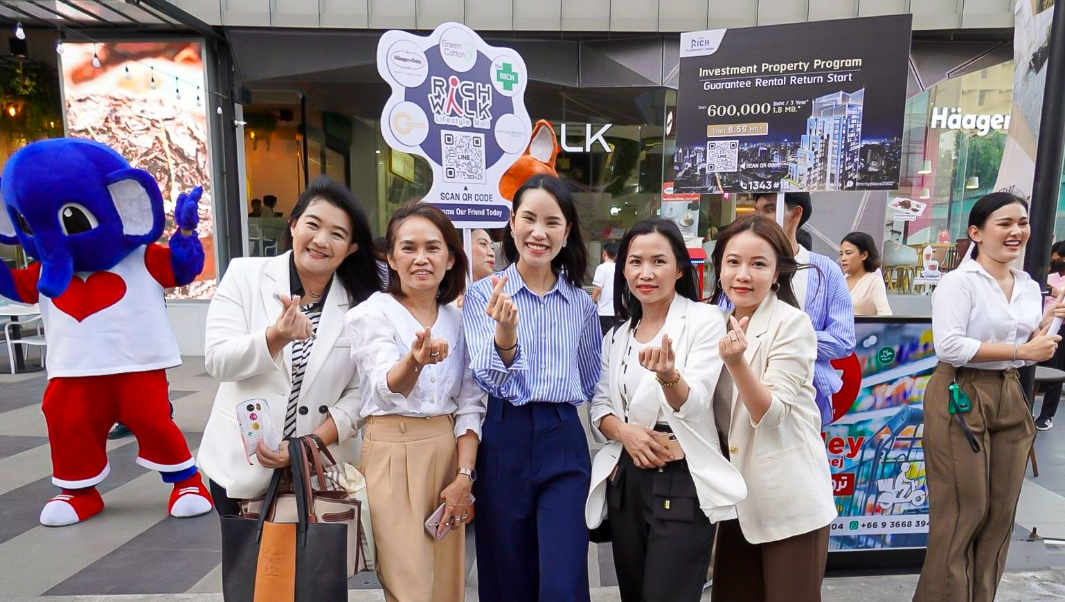 RICHY จัดกิจกรรม Flash Mob "Journey Around The World" ต้อนรับช้อปปิ้งมอลล์โซนใหม่ “กิน-ช้อป-เที่ยว” ตลอดเดือนก.ย.นี้