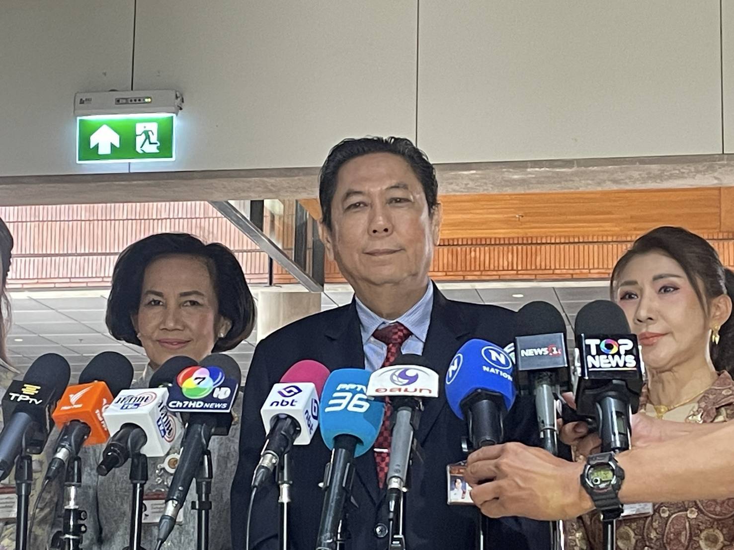 “วิสุทธิ์” ย้ำ “วุฒิฯ” ไม่มีสิทธิ์คว่ำ  “งบฯ 69” ทำได้แค่เห็นชอบหรือไม่ แจงปมปิดประชุมสภาฯ ไม่ใช่หนีองค์ประชุมล่ม 