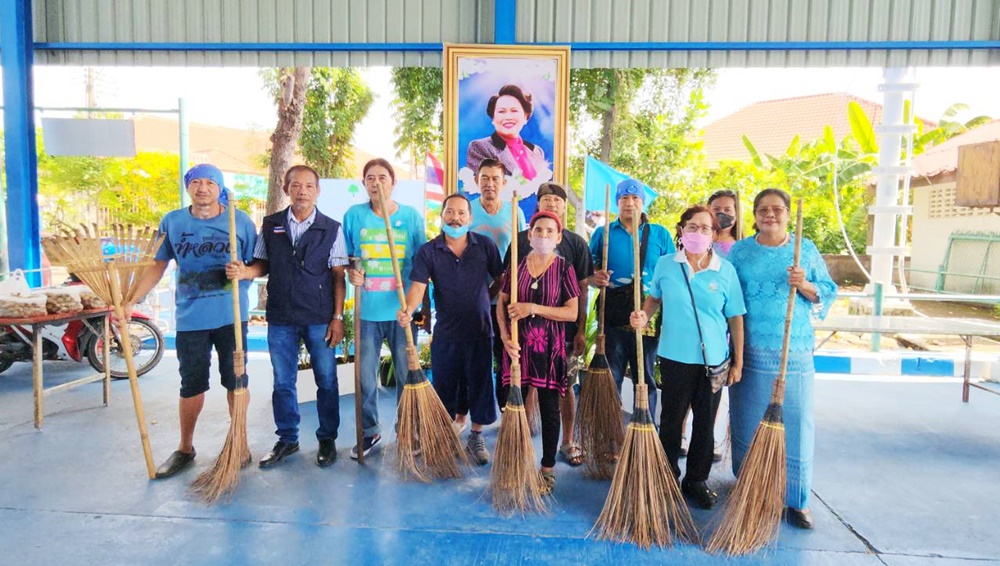 ชาวชุมชนสองพี่น้อง ร่วมใจเก็บขยะ-ปล่อยพันธุ์ปลา ถวายเป็นพระราชกุศลแด่สมเด็จพระบรมราชชนนีพันปีหลวง