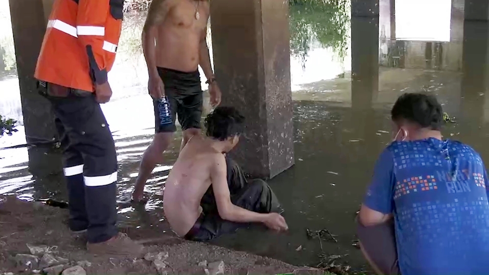 3 คนงาน ตั้งวงก๊งเหล้าหางมหอยแก้ร้อน จมหาย 1 เพื่อนงมร่างช่วยปั๊มหัวใจรอดหวุดหวิด