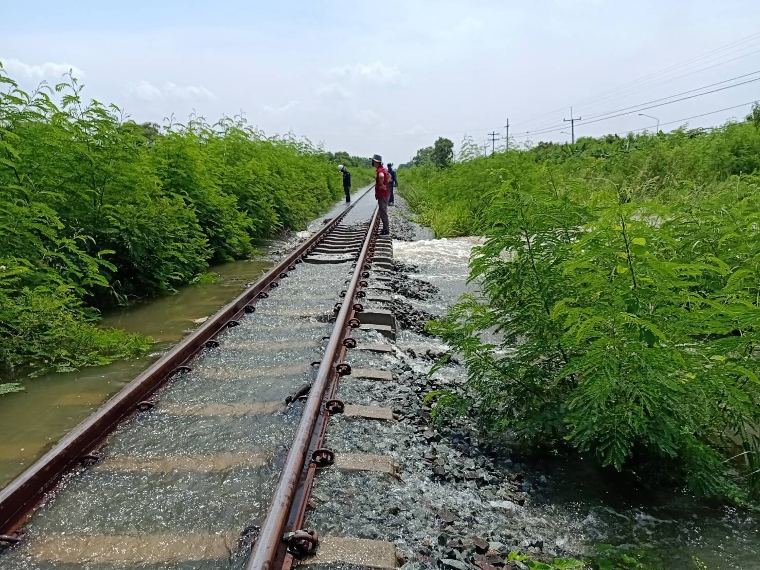 รถไฟฯงดเดินรถสายเหนือ 4 ขบวน - เปลี่ยนสถานีต้นทาง - ปลายทาง 8 ขบวน ชั่วคราว เหตุน้ำท่วมราง