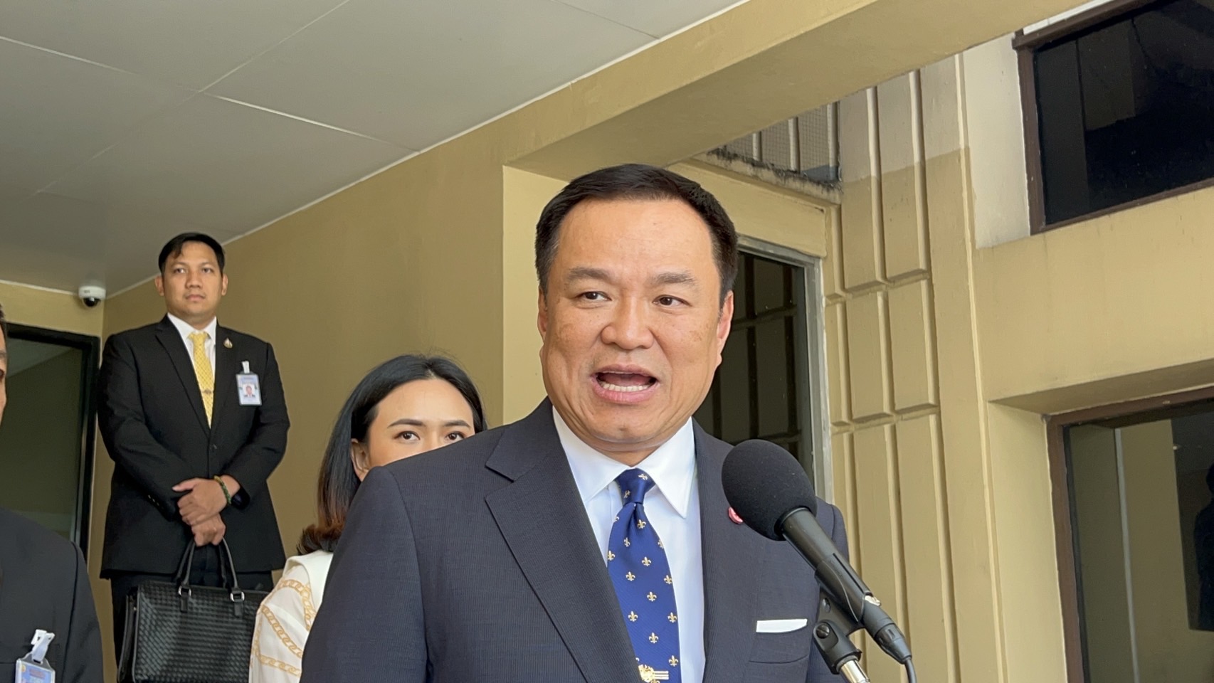 "อนุทิน" ยินดี "นฤมล" ตั้งพรรคกล้าธรรม ชมเป็นคนเก่ง มีความสามารถ ปัดตอบถูกมองเป็นพรรคอะไหล่-รองรับงูเห่า 