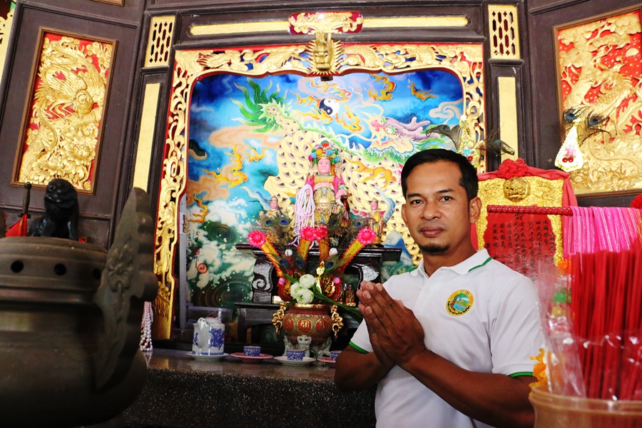 สจ.เมืองพิจิตร พาเที่ยวกราบไหว้ขอพรศาลเจ้าแม่ทับทิมองค์แรกในไทย