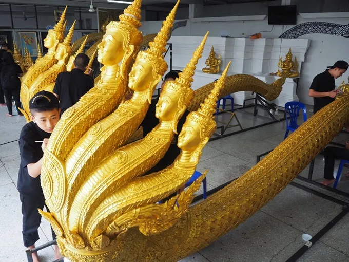 บันไดนาค-เทพชุมนุม132องค์พร้อมติดตั้งพระเมรุมาศ