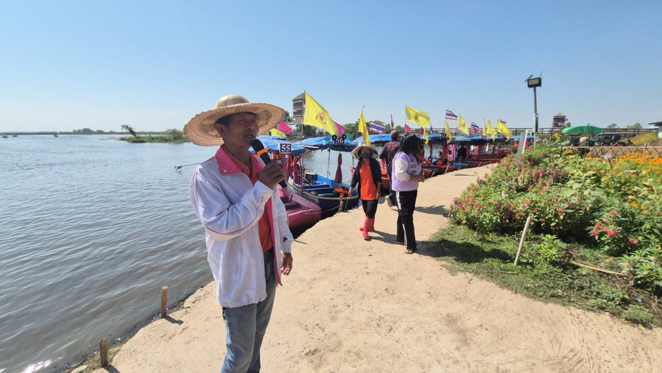 “ลิซ่า”ฟีเวอร์ ดันทะเลบัวแดงแตก! นักท่องเที่ยวจองคิวตี 4 เรือวิ่งวันละ 400 เที่ยว
