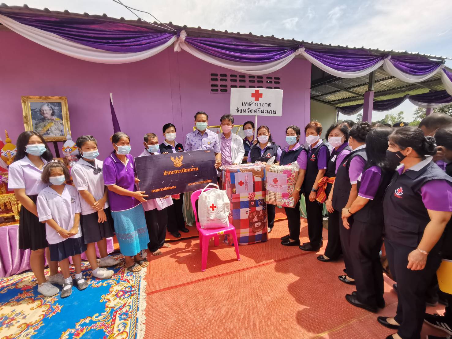 ผวจ.และนายกเหล่ากาชาดศรีสะเกษมอบบ้านผู้ยากไร้ ก่อนประชุม กรอ.