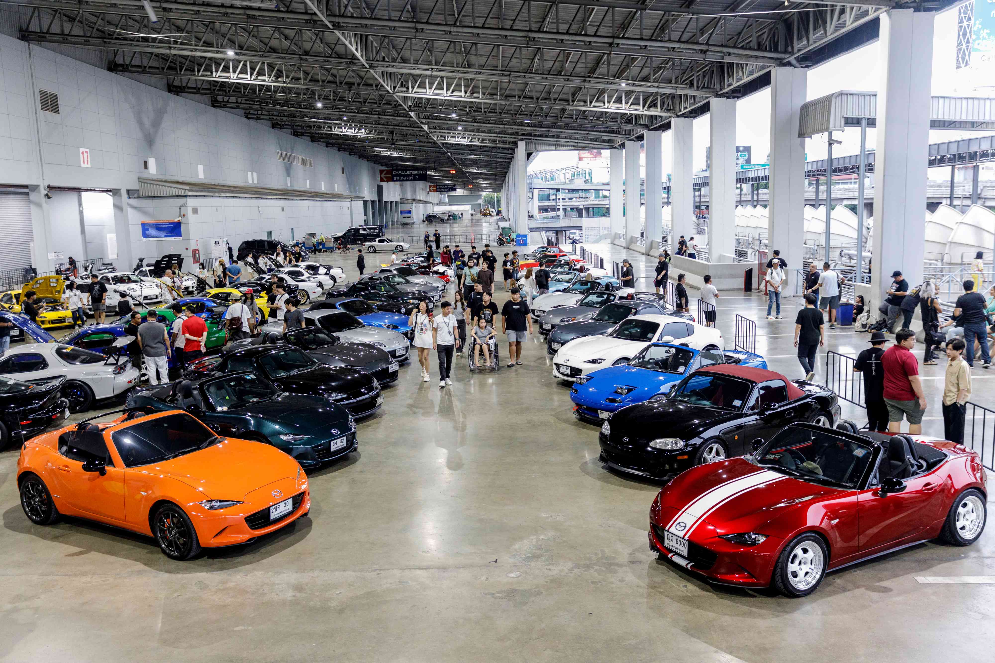 มาสด้ารวมพลคนรัก MX-5 เยี่ยมบูธบางกอกออโตซาลอน