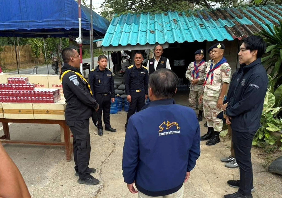 ทหารพรานรวบ 3 เมียนมา ลอบขนบุหรี่เถื่อน 7 หมื่นมวน ซุกชายแดนแม่ระมาด
