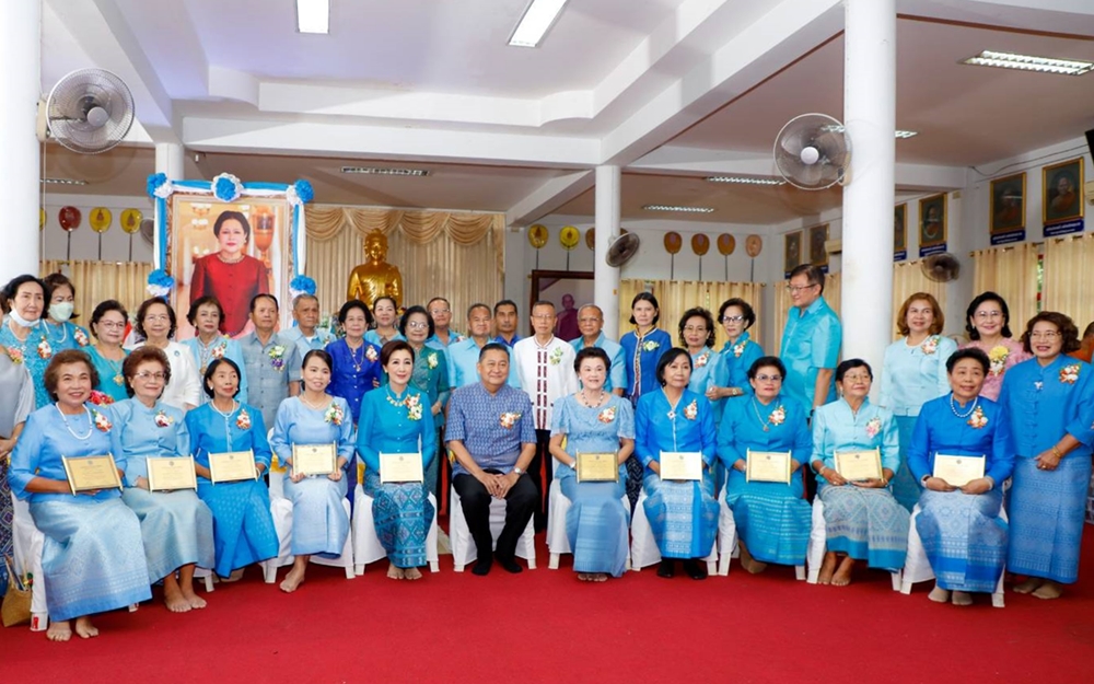 ผู้ว่าฯกาฬสินธุ์ มอบโล่เชิดชูเกียรติแม่ตัวอย่างที่ดีของสังคม