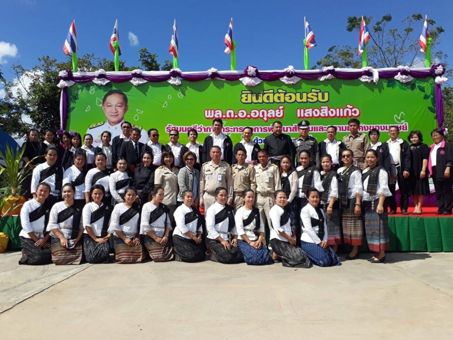 รมว.พัฒนาการสังคมฯลงพื้นที่พบปะพร้อมมอบเงินสงเคราะห์พม.ช่วยเหลือราษฏรตำบลป่าขามดงหมู จ.มุกดาหาร