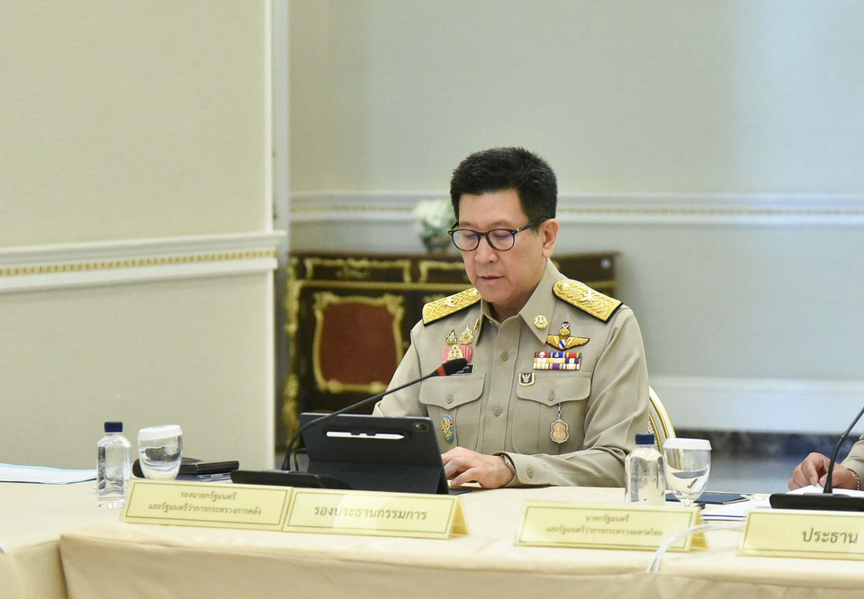 "เอกนิติ" ย้ำออก พรก.กู้ 4 แสนล้าน ชี้เงินเฟ้อปีนี้พุ่ง 4-5% เหตุพลังงาน-อาหารแพง ดัน 5T โปร่งใส ตอบ "กรณ์" คนละประเด็น