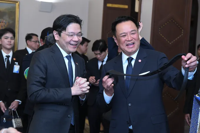 “อนุทิน–ลอว์เรนซ์ หว่อง” สนิทกันจริง! โชว์มิตรภาพผ่านของขวัญ “รู้ใจ”