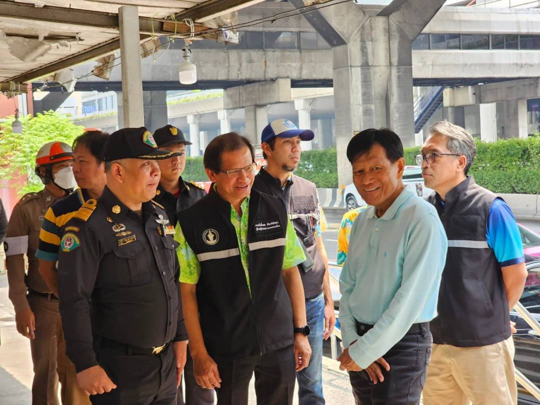 ดอนเมือง รองผู้ว่าฯ กทม. ตรวจเยี่ยมให้กำลังใจเจ้าหน้าที่ประจำจุดบริการประชาชน ช่วงเทศกาลสงกรานต์ 