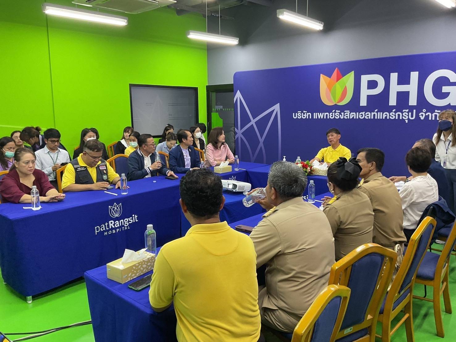 “สมศักดิ์” แจงผลสอบบ่อบำบัดน้ำเสียไม่ได้มาจากรพ.ย่านรังสิต แต่มาจากหมู่บ้านฝนตกน้ำเอ่อล้นท่วมขังส่งกลิ่นเหม็น