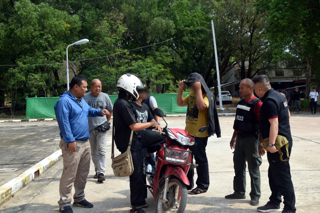 รวบ 3 โจ๋ป่วนเมือง อัดคลิปโชว์ปาระเบิดกลางสะพาน