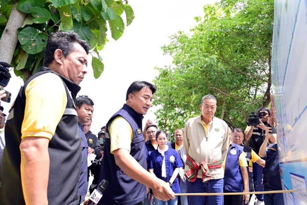 ลุยแก้แล้ง!! นายกฯ ตรวจเยี่ยมจุดก่อสร้างสถานีสูบน้ำด้วยไฟฟ้าพร้อมระบบส่งน้ำเชียงแสน