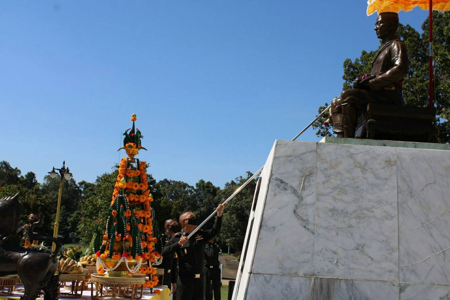 กรมทหารราบที่ 16 ทำพิธีบวงสรวงอนุสาวรีย์เจ้าพระยาบดินทรเดชา ในวันคล้ายวันถึงแก่อสัญกรรม 