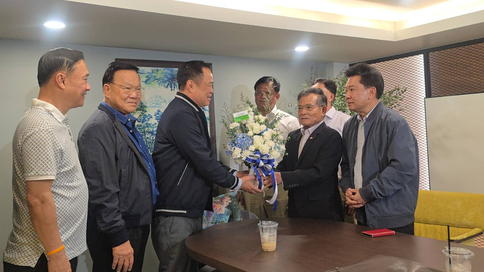"พินิจ จันทรสุรินทร์" หอบ "ผู้สมัครลำปาง-สจ.ลำพูน" ซบ "ภูมิใจไทย" 