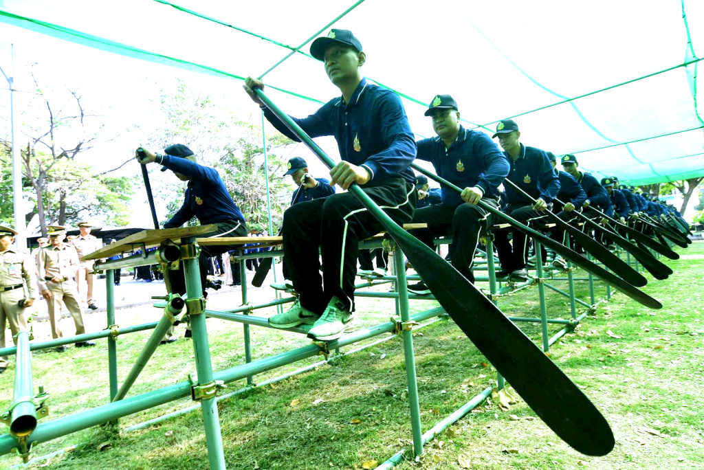 รองเสธฯทหารเรือ ตรวจเยี่ยมการฝึกซ้อมกำลังพลฝีพายขบวนเรือพระราชพิธี