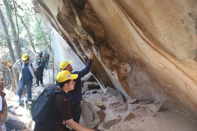 พบภาพเขียนสีศิลปะถ้ำแหล่งใหม่6พันปี 