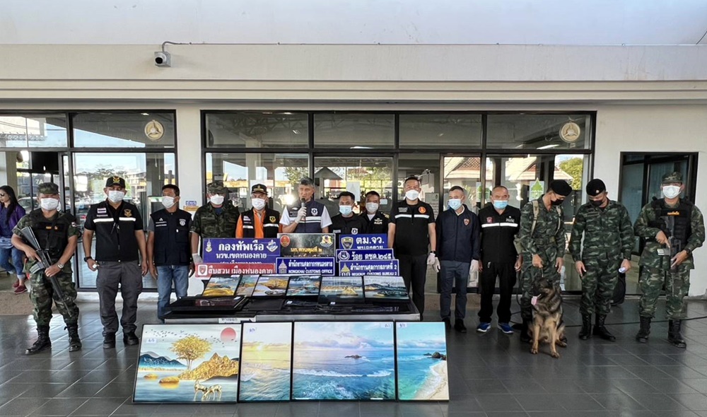 ศุลกากรหนองคาย ค้นโกดังพบพัสดุเตรียมส่งออก ตปท.เจอยาไอซ์ 21.1 กิโลกรัม