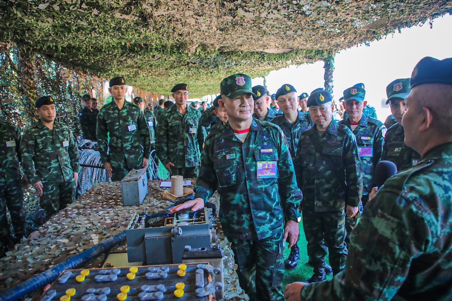 ผบ.ทบ. ชมการฝึกกองพันผสม กองพลทหารราบที่ 2 รักษาพระองค์ 