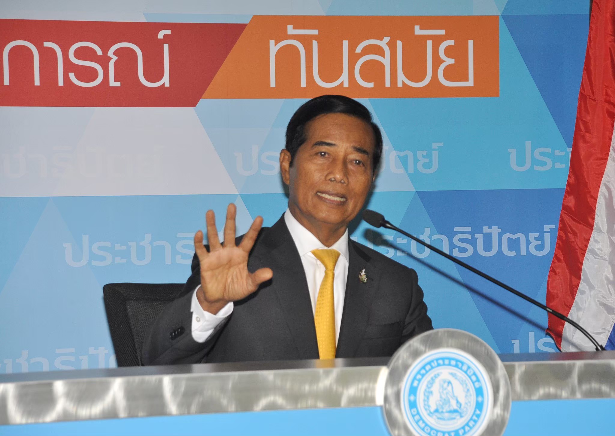 “ถาวร” ซัดผู้บงการม็อบเป็นคนชั่วร้าย ติดชิป-ปลูกฝังเด็กเสี่ยงตายติดคุก ไร้ความรับผิดชอบ